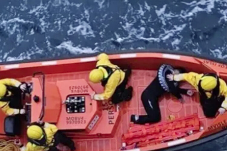 rescate-mv-isle-of-islay-joven-sobrevive-cruce-hacia-ceuta