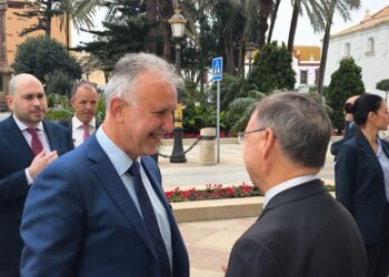 reunion-trabajo-vivas-ministro-politica-territorial-angel-victor-torres-1