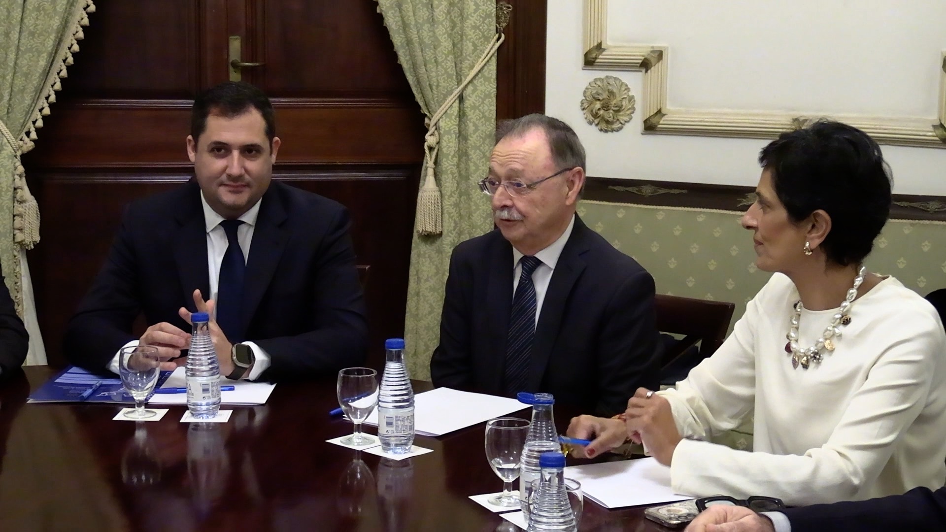 reunion-trabajo-vivas-ministro-politica-territorial-angel-victor-torres-4