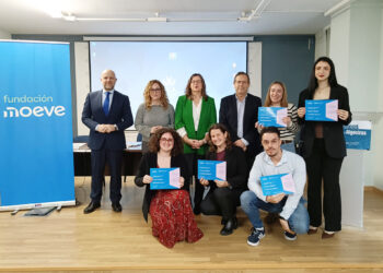 seis-estudiantes-reciben-premios-catedra-fundacion-moeve-2025-uca