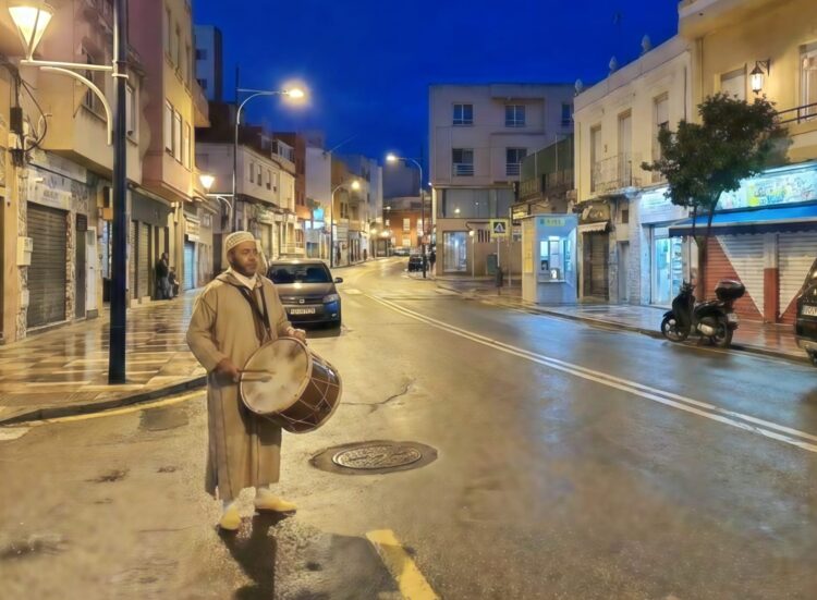 tamborilero-ceuta-guardian-ambiente-ramadan-barriadas