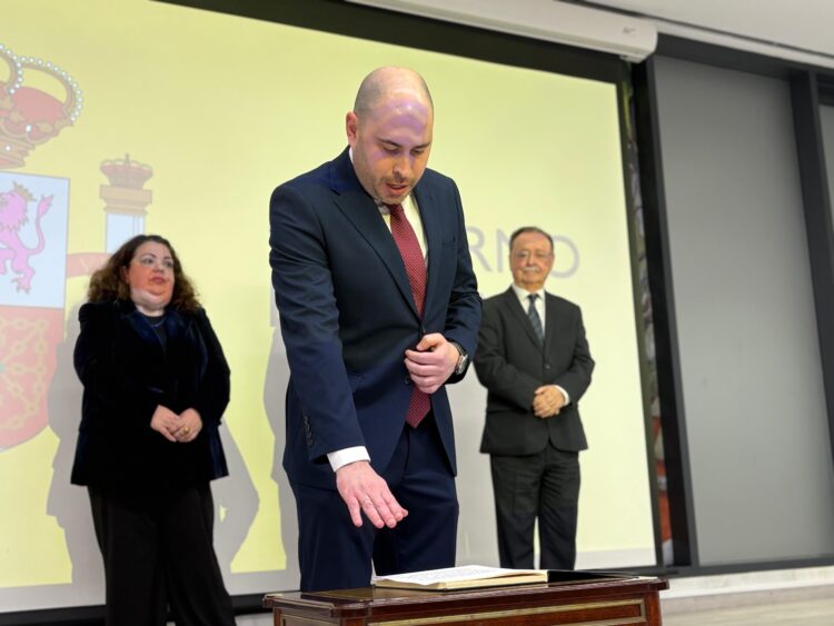 toma-posesion-delegado-gobierno-miguel-angel-perez-triano-ministro-politica-territorial-angel-victor-torres-73