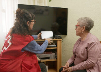 voces-en-red-iniciativa-cruz-roja-conecta-personas-mayores-espana