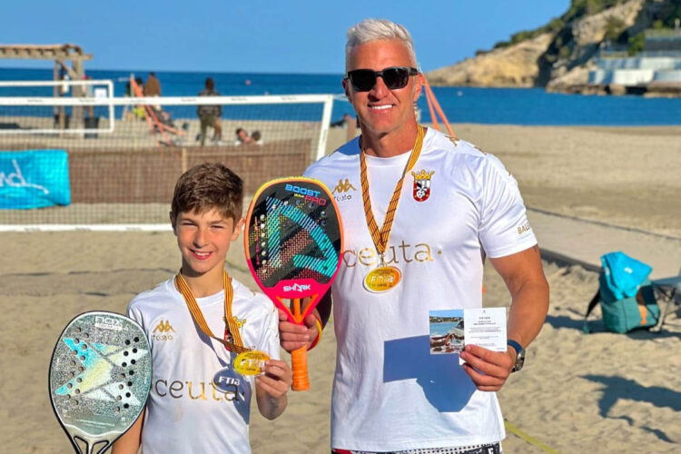 catarecha-llevan-tenis-playa-caballa-mas-alto-ibiza