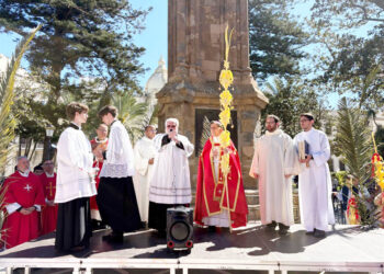 ceuta-recibe-semana-santa-2026-bendicion-palmas-ramas-olivo-037-portada