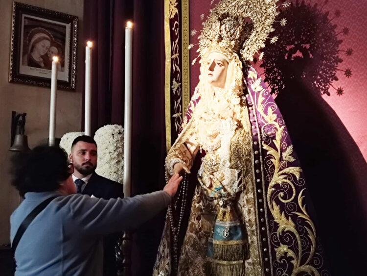 ceuties-veneran-virgen-mayor-dolor-besamanos-6