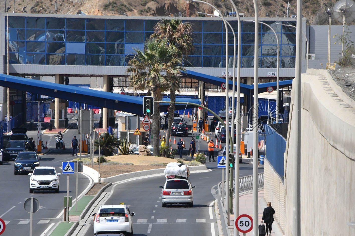 ceuties-viven-fuera-espana-marruecos-ine