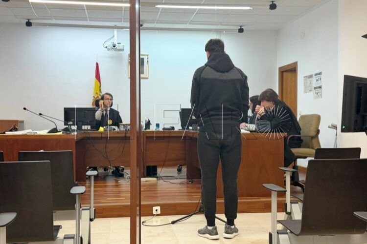 condenado-tras-intentar-pase-hachis-doble-fondo-coche-001