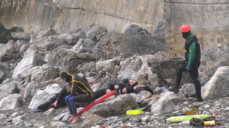 entre-vida-muerte-guardia-civil-salva-inmigrantes-mar-009