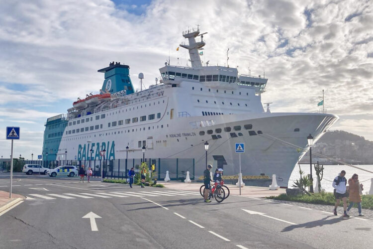 gran-novedad-barco-hotel-cuna-legion-2026-1