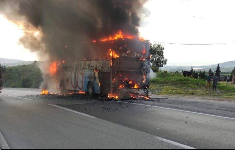 incendio-carretera-autobus-pasajeros-tanger-tetuan