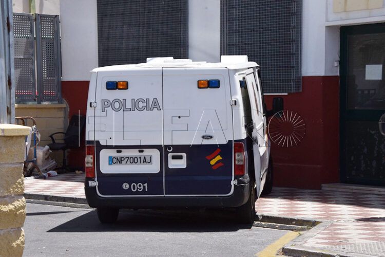 laika-enfrenta-prision-destrozos-calabozos-policia