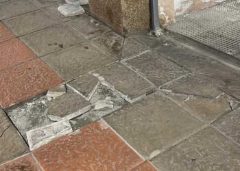 losetas-rotas-huerta-tellez-peligro-vecinos