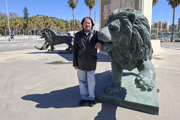 malaga-polemica-esculturas-serran-pagan-1