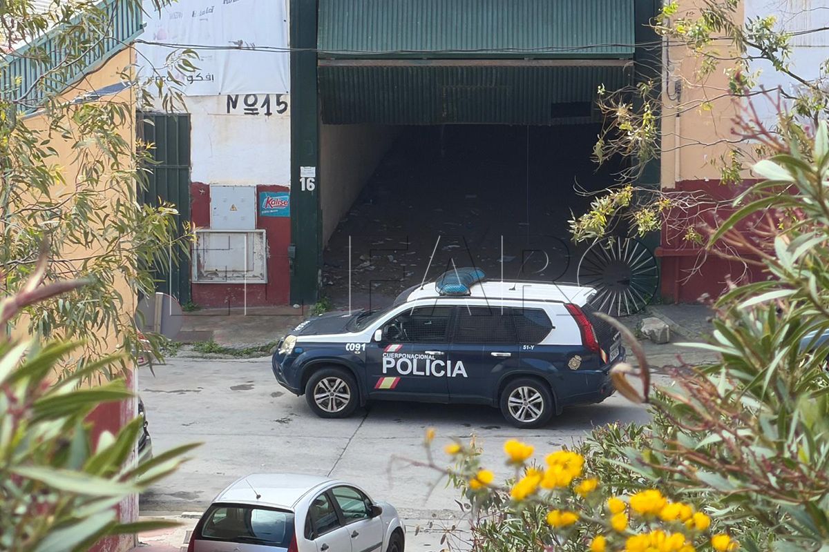 operacion-antidroga-policia-sigue-registros-nave-tarajal-6