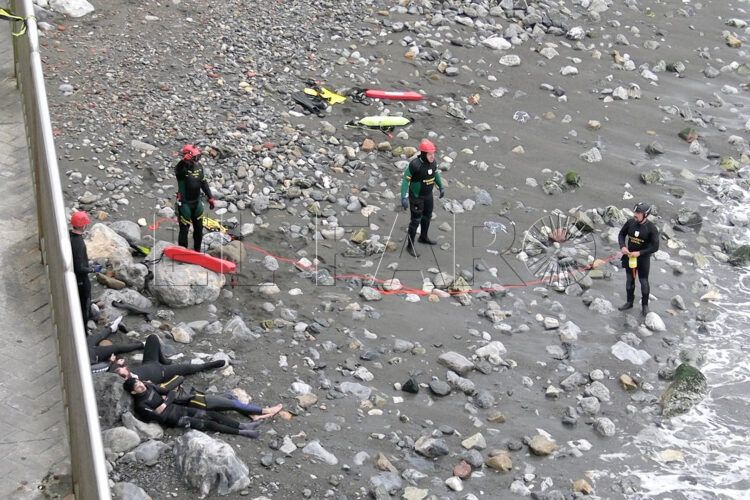 portada-entre-vida-muerte-guardia-civil-salva-inmigrantes-mar