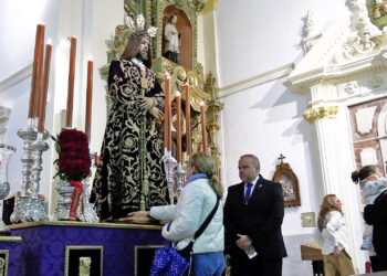 portada-medinaceli-recibe-carino-ceuties-tradicional-besapies