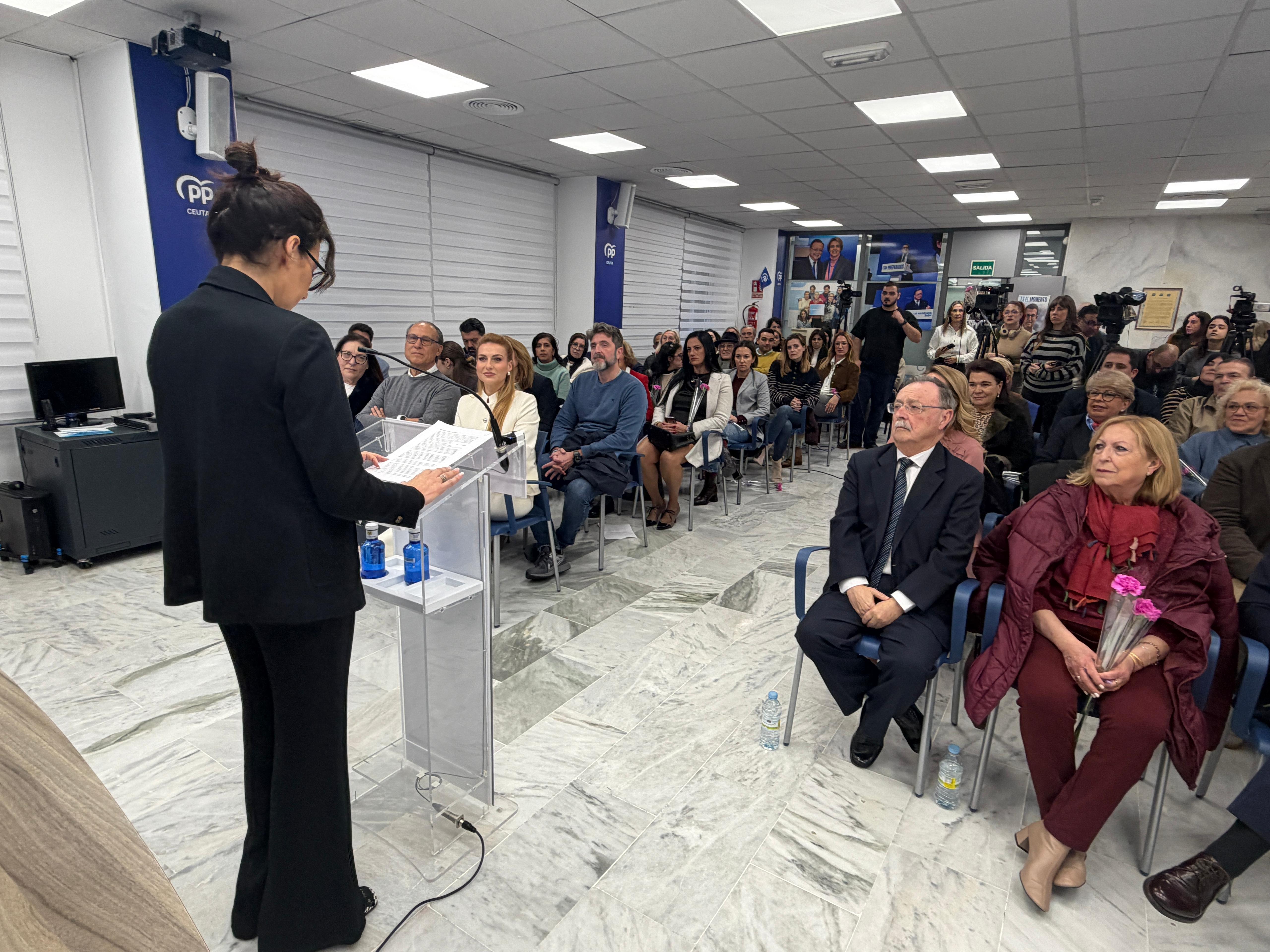 premio-mujer-10-pp-ensalza-talento-constancia-nazaret-compaz-2
