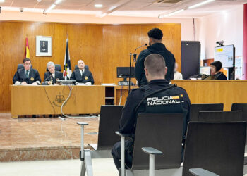 prision-golpear-joven-poblado-marinero-derribar-policia-local