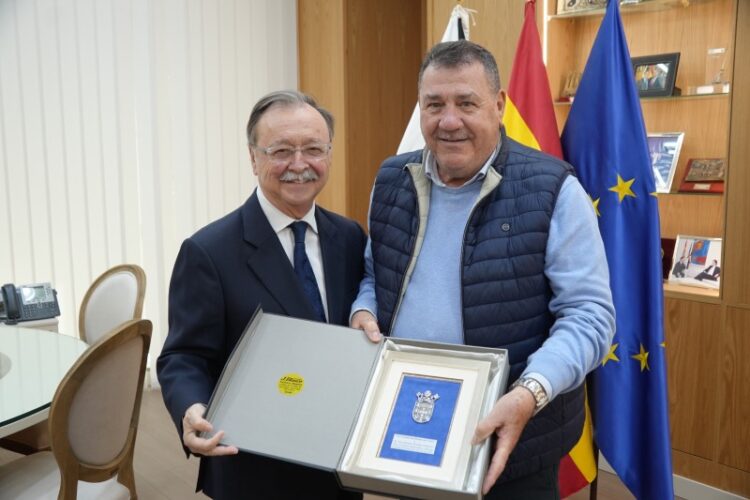 reconocimiento-debido-pepe-mayordomo-ayuntamiento-jubilado-002