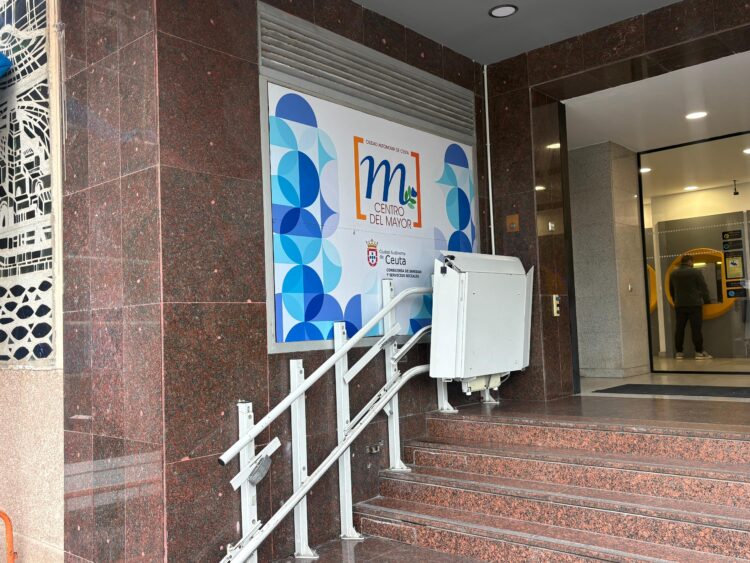 sin-accesibilidad-club-lectura-suspende-obra-centro-mayor