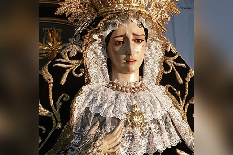 velas-acompanar-virgen-soledad-semana-santa