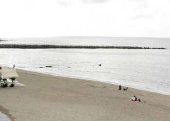 ceuties-se-echan-playa-semana-santa-006-portada