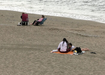 ceuties-se-echan-playa-semana-santa-1