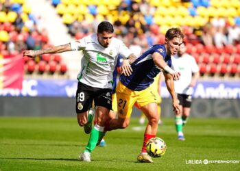 clasificacion-laliga-hypermotion-racing-no-suelta-liderato-ceuta-acerca-puntos-003