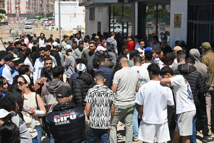 colas-consulado-marruecos-almeria-regularizacion-inmigrantes-00004