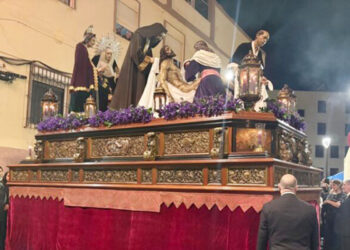 descendimiento-madrugada-ceuta-silencio-semana-santa-2026-062-750x563-portada