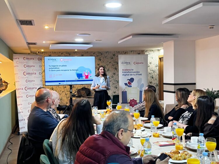 empresarios-se-forman-automatizacion-ganar-tiempo-negocios-camara-comercio-2