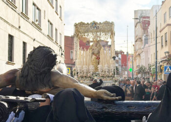 guardia-civil-testigo-encuentro-emocionado-encrucijada-semana-santa-2026