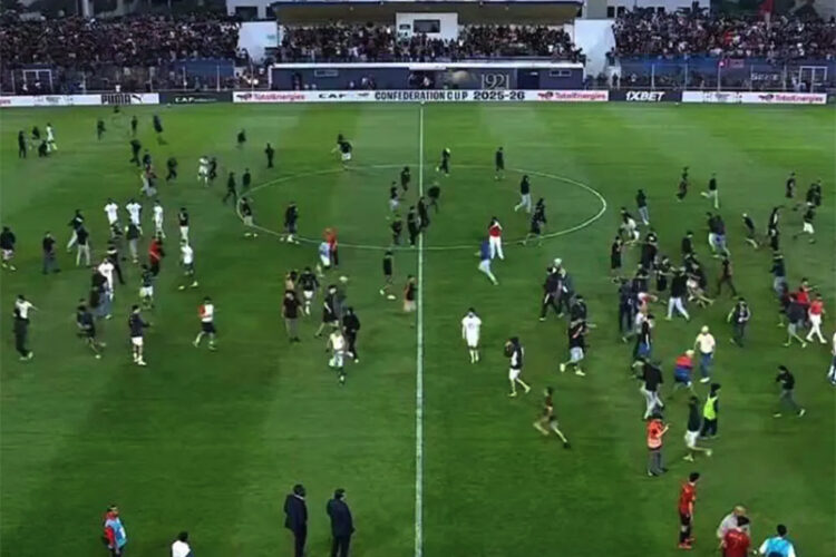 incidentes-gradas-ocs-usm-alger-semifinales-caf