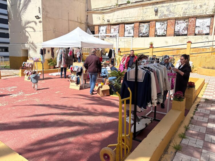 mercadillo-solidario-hermandad-rocio-mantener-tradiciones-fe-20