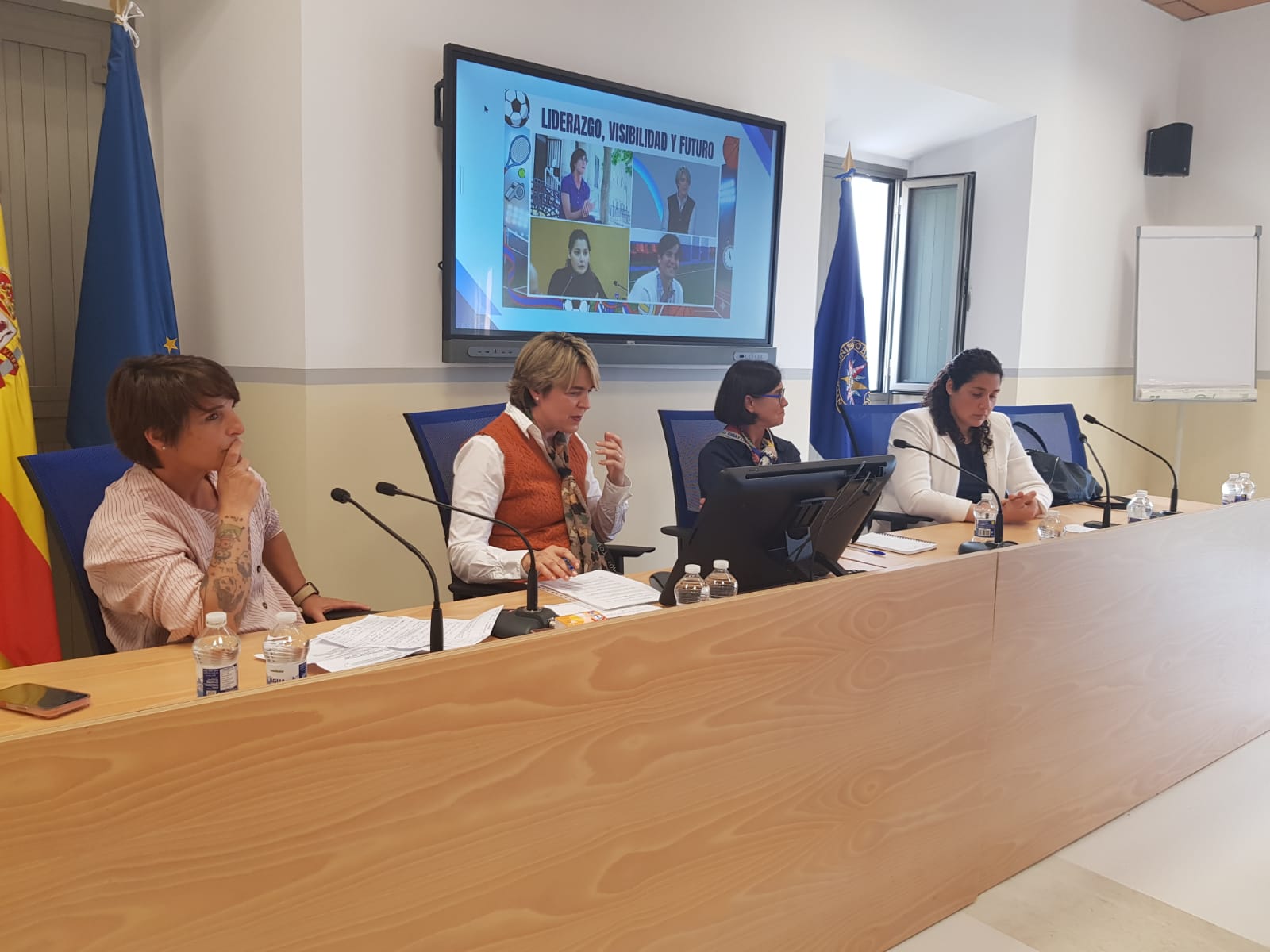 mesa-redonda-dar-voz-desigualdad-deporte-lorena-miranda-olga-chaves-susana-roman-yolanda-bel-1