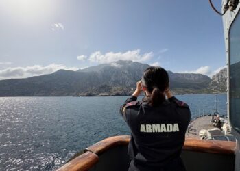 patrullero-medas-mision-vigilancia-estrecho-001