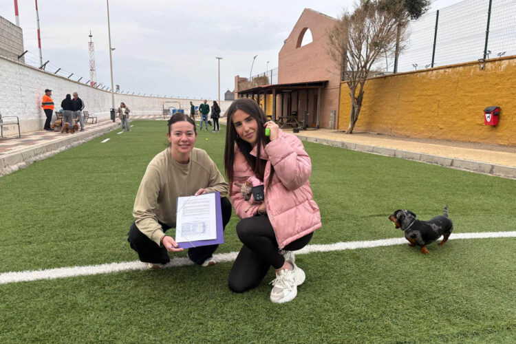 portada-usuarios-parque-perros-recogen-firmas-continuidad-trabajador-1