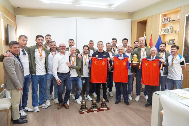 presidente-vivas-recibe-campeones-alcazaba-victoria-002