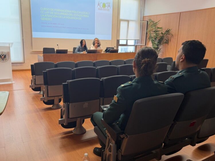 primera-atencion-victimas-violencia-de-genero-eje-nueva-formacion-policial-001