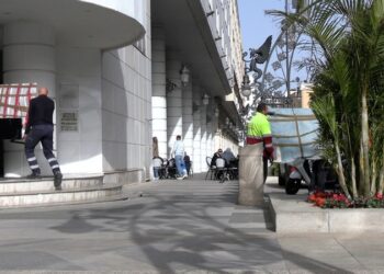 puerta-africa-hostal-se-me-esta-yendo-la-vida-desalojados-018