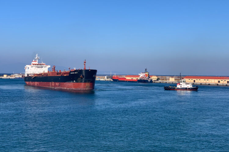 puerto-ceuta-celebra-primera-operacion-limpieza-casco-1