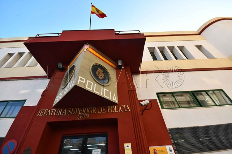 reina-estafas-seguros-vehiculos-busca-captura