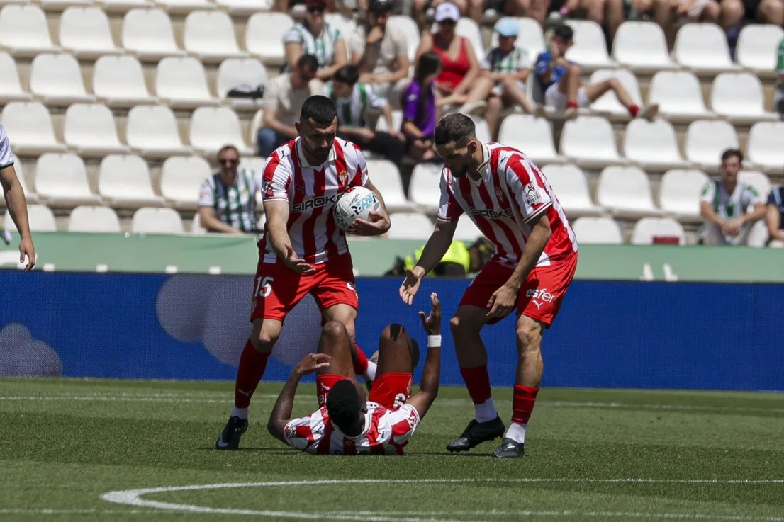sporting-gijon-rival-herido-enfrenta-ceuta-2
