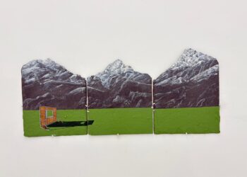 “Ventana y montaña”, una especie de tríptico en miniatura, pintado al óleo sobre pizarra por el artista multifacético Miguel Ángel Moreno Carretero.