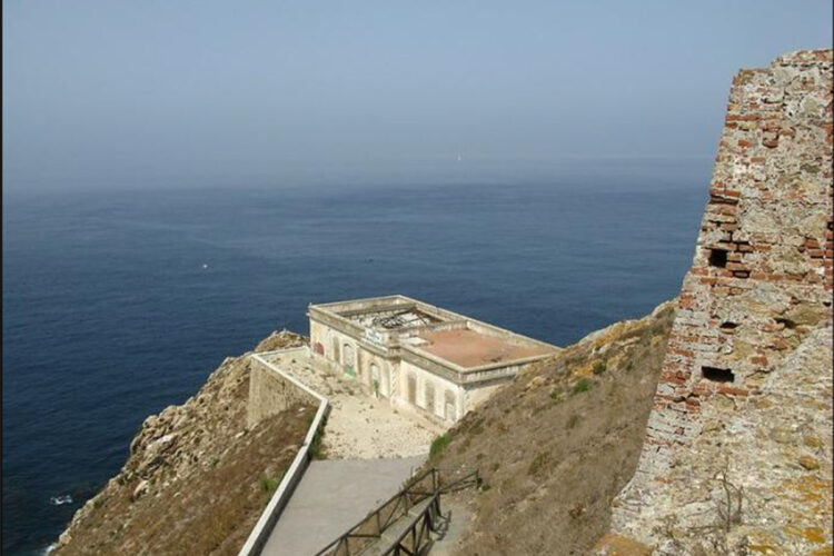 comentario-inocente-sirena-punta-almina