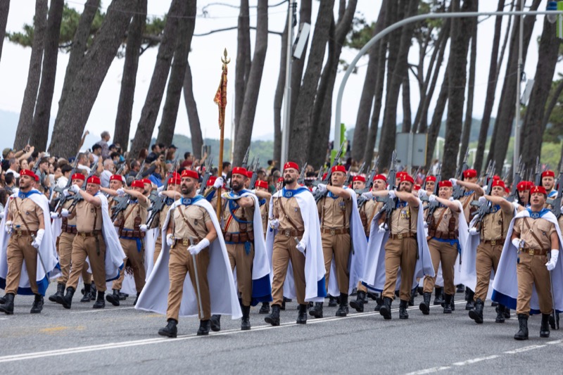 brillante-desfile-regulares-ceuta-legion-melilla-dia-fuerzas-armadas-2026