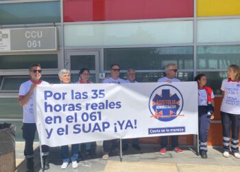centenar-sanitarios-hospital-protesta-jornada-impuesta-ingesa-1