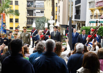 ceuta-honra-teniente-ruiz-homenaje-desfile-regulares-2026