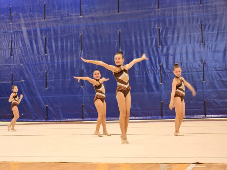 club-gimnasia-ritmica-despide-curso-gran-exhibicion-22